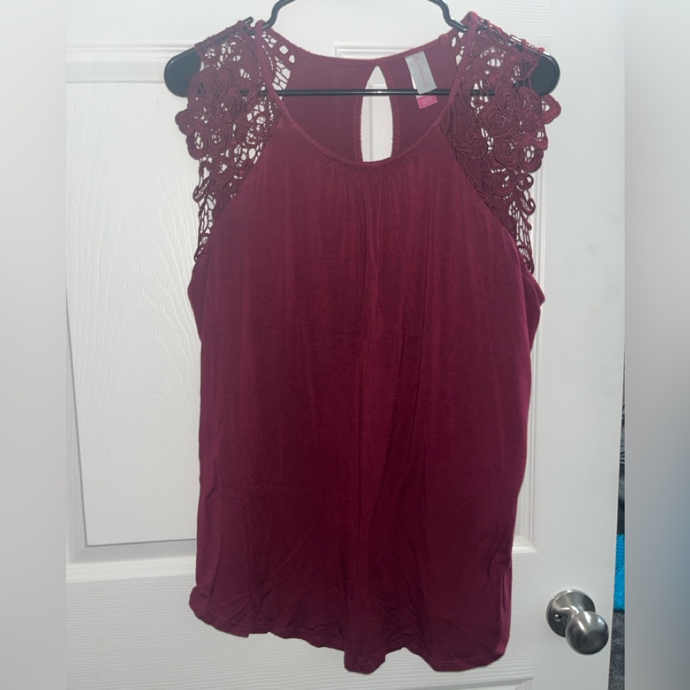 Maroon sleeveless with lace